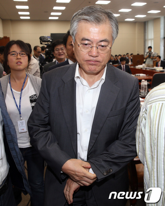 (서울=뉴스1) 허경 기자 = 2일 오전 서울 여의도 국회에서 열린 기획재정위원회 전체회의에서 지난달 30일 새누리당의 일방적 불참으로 무산된 전체회의에 대해 민주당 등 야당 의원 …