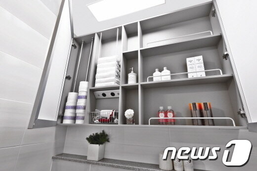 본문 이미지 - '내포신도시 경남아너스빌' 욕실 상부 수납장© News1  
