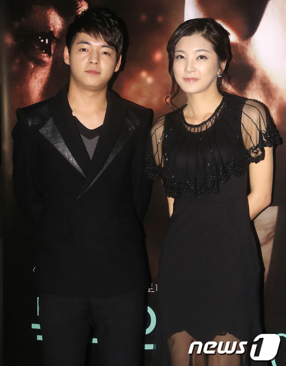 (서울=뉴스1) = 배우 진혜경과 김도성이 22일 오후 서울 왕십리CGV에서 열린 영화 '녹색의자 2013' 언론시사 및 간담회에 참석하고 있다. 2013.10.22 스타뉴스/뉴스 …