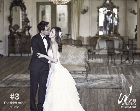 본문 이미지 - 예비 신랑과 장수연 아나운서&#40;와이즈웨딩 제공&#41; © News1