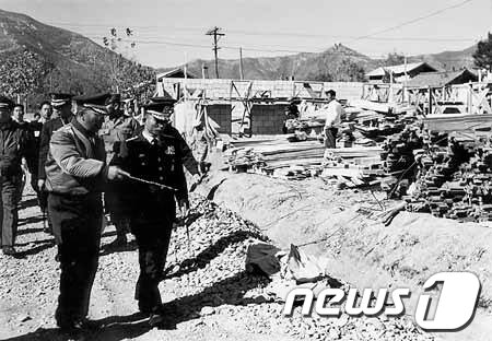 본문 이미지 - 박정희 전 대통령이 1962년 국가재건최고회의 의장으로 순천을 방문했다.사진=순천시© News1 서순규