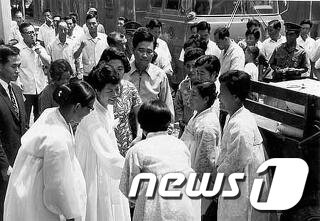 본문 이미지 - 육영수 여사가 1967년 순천을 방문햇다.사진=순천시© News1 서순규