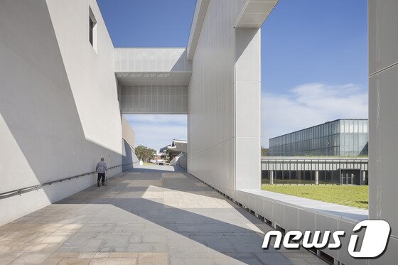 본문 이미지 - 국립현대미술관 서울관 공보행통로 ⓒ 남궁선(국립현대미술관 제공) © News1   