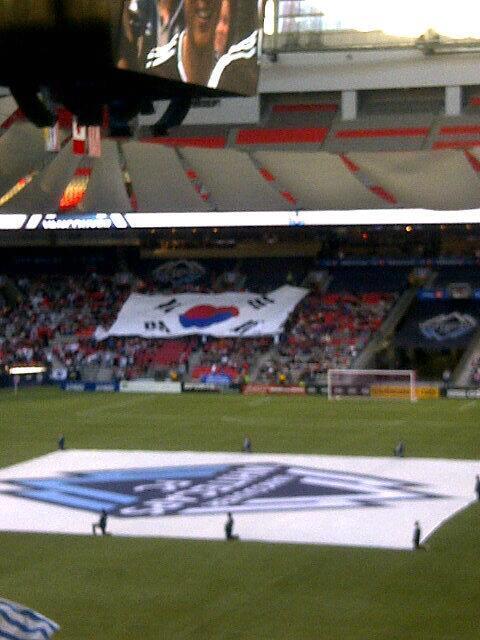 본문 이미지 - 밴쿠버 관중이 자신의 트위터&#40;@DowntownCharles&#41;에 올린 사진 © News1  