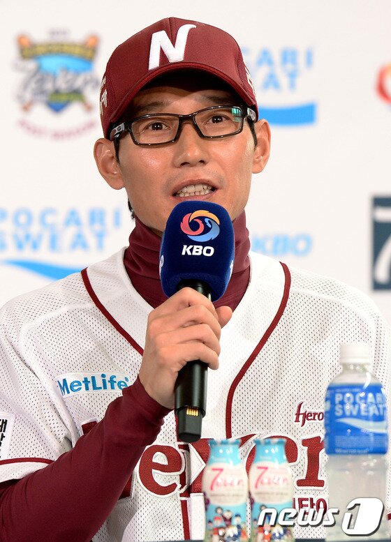 본문 이미지 - 염경엽 넥센 감독이 27일 잠실 두산전에 앞서