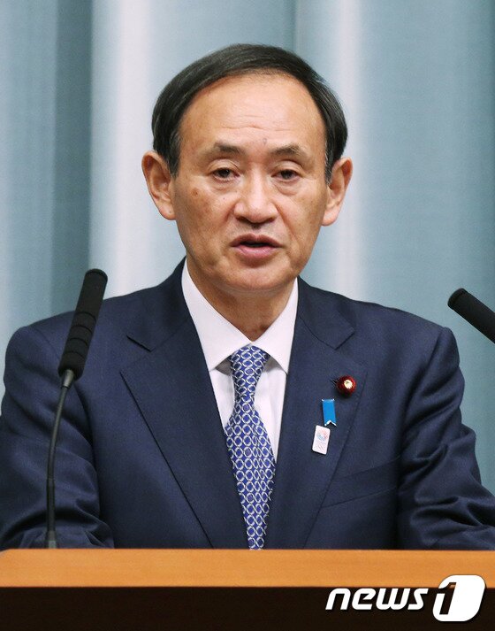 본문 이미지 - 일본 관방장관 당시 스가 요시히데(菅義偉) 전 총리.ⓒ AFP=News1