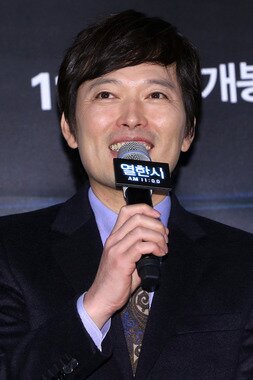 본문 이미지 - 영화 '플랜맨'에서 주연 한정석 역을 맡은 배우 정재영. 2013.11.20 뉴스1 © News1   (서울=뉴스1)