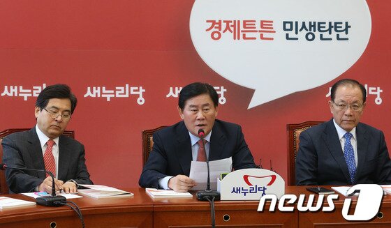 본문 이미지 - 최경환 새누리당 원내대표가 21일 서울 여의도 국회에서 열린 최고위원회의에서 발언을 하고 있다. 최 원내대표는 이날 회의에서 황찬현 감사원장 후보자 임명동의안 처리 지연과 관련, 