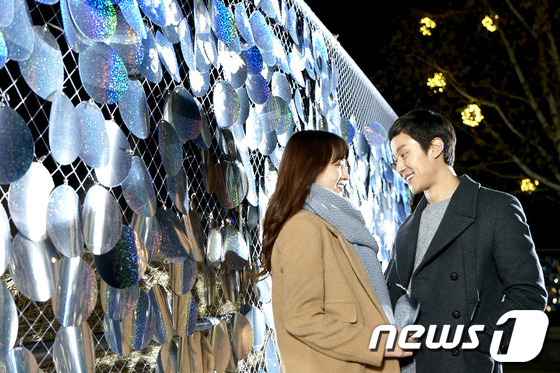 (서울=뉴스1) = 에버랜드가 지난 22일부터 시작한 신규 겨울축제 '로맨틱 일루미네이션'의 모델로 드라마 '응답하라 1994'의 주연배우 정우를 캐스팅했다고 25일 밝혔다.에버랜 …