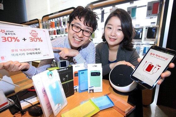 본문 이미지 - KT는 올레닷컴에서 고객들이 액세서리 구입 시 저렴하게 구입할 수 있도록 ‘오! 포인트(Oh! Point)’로 최대 30%까지 추가할인 받을 수 있도록 했다.© News1