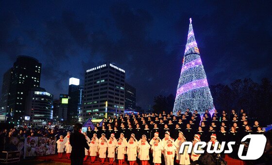본문 이미지 - 서울 광진구 능동 서울어린이대공원을 찾은 어린이들이 즐거운 시간을 보내고 있다.  © News1   박지혜 기자