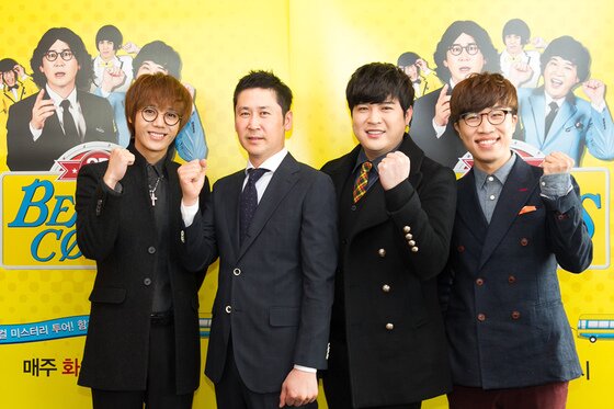 본문 이미지 - Mnet 음악 토크쇼 '비틀즈코드 3D'의 진행자 방송인 신동엽, 그룹 슈퍼주니어의 신동, 엠블랙의 미르, 밴드 소란의 고영배(CJ E&M 제공). © News1  