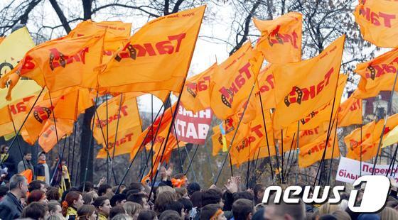 본문 이미지 - 지난 2004년 일어난 우크라이나 오렌지 혁명.© AFP=News1  
