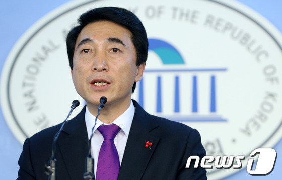박수현 새정치민주연합 대변인. 2013.12.24/뉴스1 2013.12.24/뉴스1 © News1