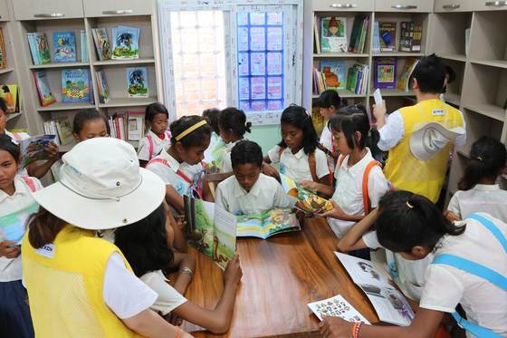 본문 이미지 - 캄보디아 어린이들을 위한 '넥슨 작은 책방' © News1