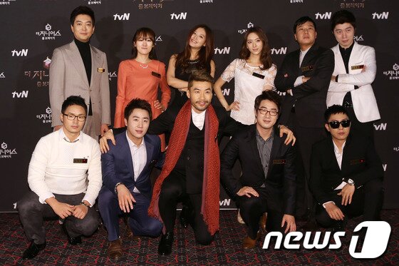 본문 이미지 - 유정현 전 국회의원, 바둑기사 이다혜, 그룹 레인보우 재경, 조유영 아나운서, 이상민, 프로듀서, 전 프로게이머 임요한, 가수 은지원, 해커 이두희, 방송인 노홍철, 전 프로게이머 홍진호, 학원강사 남휘종(왼쪽 위부터 시계방향)이 3일 오후 서울 마포구 성산동 CGV 상암에서 열린 tvN 반전 리얼리티 쇼 '더 지니어스 시즌2' 제작발표회에서 포토타임을 갖고 있다. 2013.12.3 스타뉴스/뉴스1 © News1 