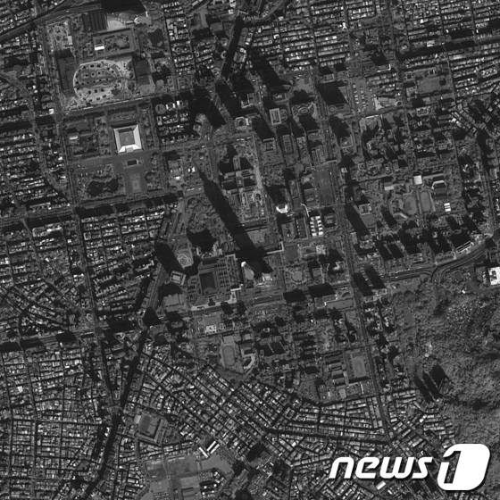 (서울=뉴스1)  = 대전 대덕연구개발특구내 벤처기업 쎄트렉아이는 소형 위성으로는 세계최초로 1m급 해상도의 '두바이샛-2호(DubaiSat-2)'를 아랍에미리트 EIAST사에 수 …