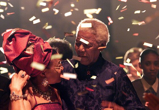 본문 이미지 - 만델라의 세 번째 부인(1996-2013) 그라사 마셸© AFP=뉴스1