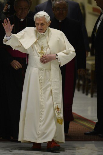 본문 이미지 - 교황 베네딕토 16세가 퇴임을 발표한 이후 처음 공식석상에 모습을 나타냈다. © News1  