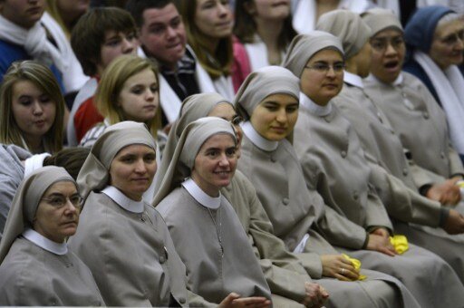 본문 이미지 - 알현실에서 교황을 바라보고 있는 수녀님들 © News1  