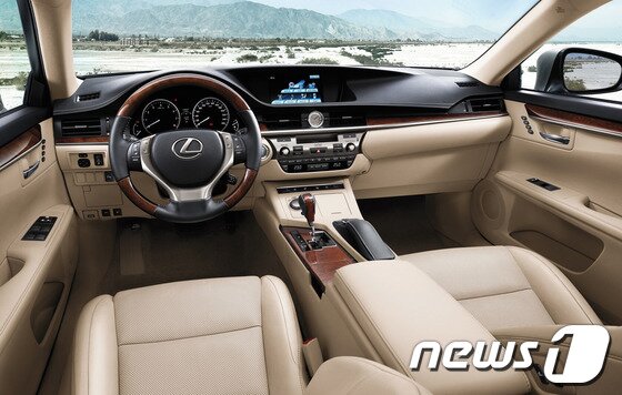본문 이미지 - 렉서스 ES300h 실내(사진제공=한국토요타자동차)© News1  