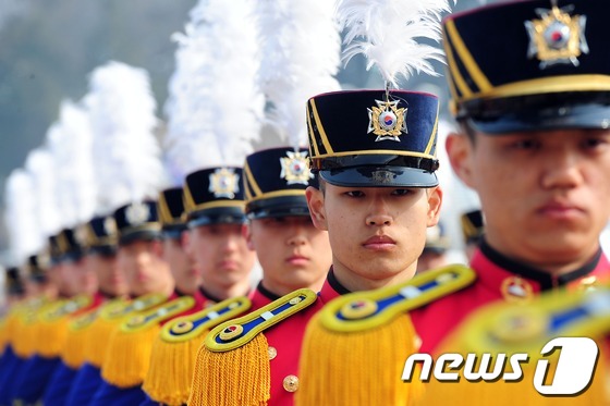 (서울=뉴스1) 한재호 기자 = 22일 오전 서울 노원구 화랑로 육군사관학교에서 제 73기 사관생도 입학식이 열리고 있다. 73기 신입생도 290명(남자 258명, 여자 28명, …