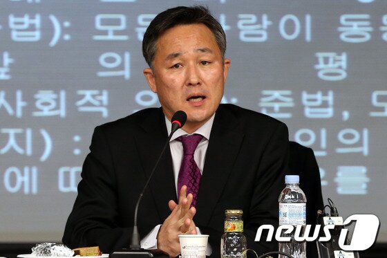 본문 이미지 - 표창원 전 경찰대 교수. 2013.2.6/뉴스1 © News1   이광호 기자