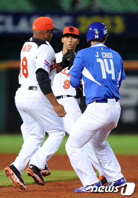 (타이중(대만)=뉴스1)이동원 기자 = 월드베이스볼 클래식(WBC) 한국 야구대표팀이 2일 오후 대만 타이중 인터콘티넨탈 구장에서 네덜란드와 1라운드 첫 경기를 가졌다. 한국 3회 …