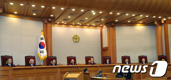 본문 이미지 - 013년 3월21일 헌법재판소는 긴급조치 1·2·9호에 대해 재판관 전원일치 의견으로 헌법에 어긋난다고 판결했다. 2018.7.29/뉴스1ⓒ News1