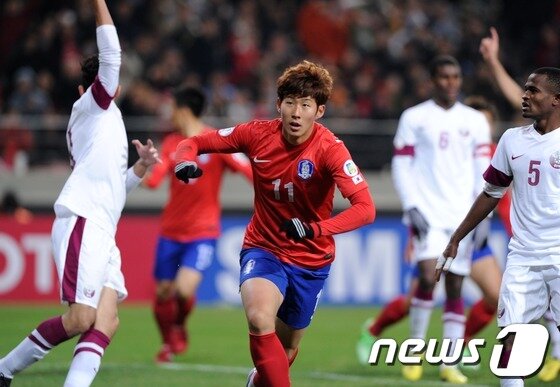 본문 이미지 - 2013년 카타르와의 경기에서 득점한 손흥민. 2013.3.26/뉴스1