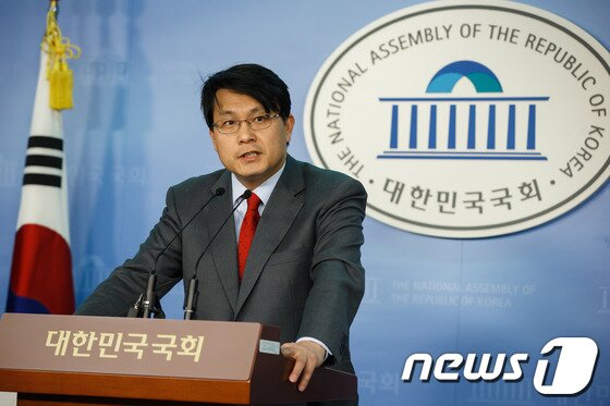 본문 이미지 - 윤상현 새누리당 신임 원내수석부대표 2013.3.8/뉴스1 © News1 유승관 기자