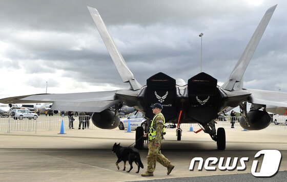 본문 이미지 - F-22 뒷모습 ©AFP=News1 