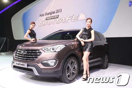 본문 이미지 - 현대자동차가 상하이모터쇼에서 중국 최초 공개한 그랜드 싼타페(사진제공=현대자동차)© News1  