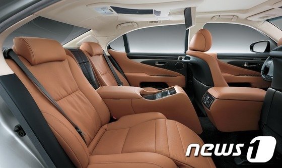 본문 이미지 - 렉서스 LS600hL 실내(사진제공=한국토요타자동차)© News1  