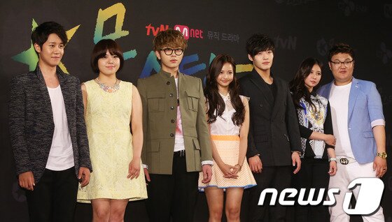 본문 이미지 - 배우 강의식, 김민영, 그룹 비스트 용준형, 탤런트 하연수, 강하늘, 그룹 글램 다희, 개그맨 박규선(왼쪽부터)이 13일 오후 서울 여의도 63시티에서 열린 케이블채널 엠넷 뮤직드라마 '몬스타' 제작발표회 포토타임에서 포즈를 취하고 있다.2013.5.13 머니투데이/뉴스1 © News1   