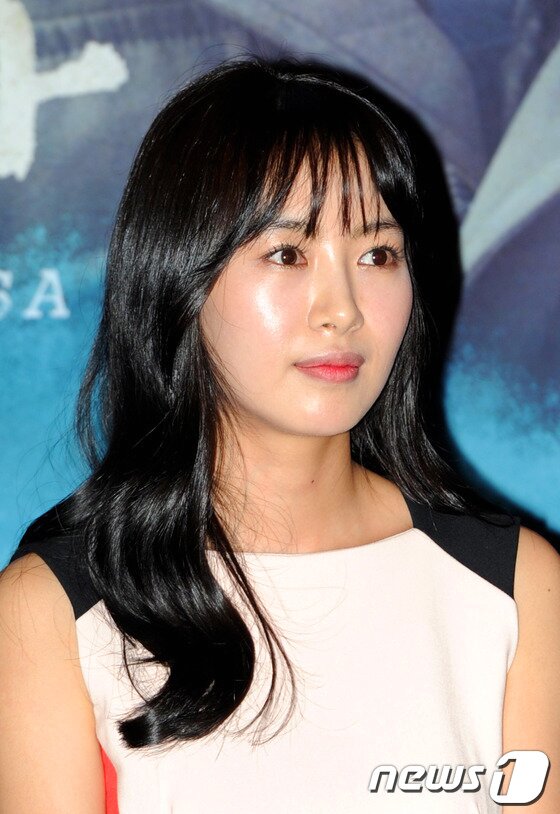 본문 이미지 - 배우 배정화가 15일 오후 서울 왕십리 CGV에서 열린 '콘돌은 날아간다' 언론시사 및 기자간담회에 참석하고 있다. 2013.5.15 머니투데이/뉴스1 © News1   