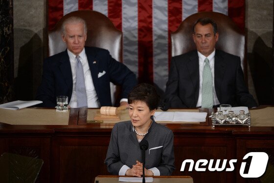 본문 이미지 - 박근혜 대통령이 지난해 5월8일(현지시각) 오전 미국 워싱턴 미 의회에서 상하원 합동회의 연설을 하고 있다. (청와대 제공) 2013.5.16/뉴스1 © News1 박철중 기자