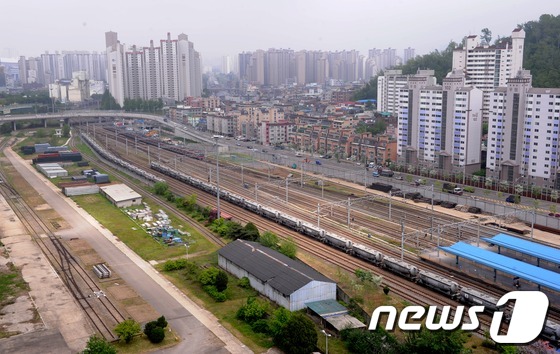 (서울=뉴스1) 손형주 기자 = 국토교통부는 20일 오후 서울 구로구 오류동역 시범지구 현장에서 기자간담회를 열고 서울 오류동역·가좌역·공릉동 경춘선 폐선부지·안산 고잔역 등 철도 …