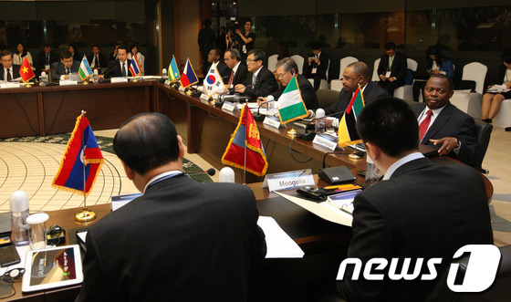(서울=뉴스1) 김보영  = 미래창조과학부가 21일 오후 서울 강남구 삼성동 코엑스 아셈홀에서 '정보통신방송 장관포럼'을 개최했다. (미래창조과학부 제공) 2013.5.21/뉴스1 …