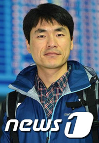 (서울=뉴스1) 이종덕 기자 = 히말라야 14좌를 완등한 김창호 등반대의 대원 중 1명이 하산하는 과정에서 숨지는 사고가 발생했다. 대한산악연맹은 등반대원 중 서성호 대원(34)이 …