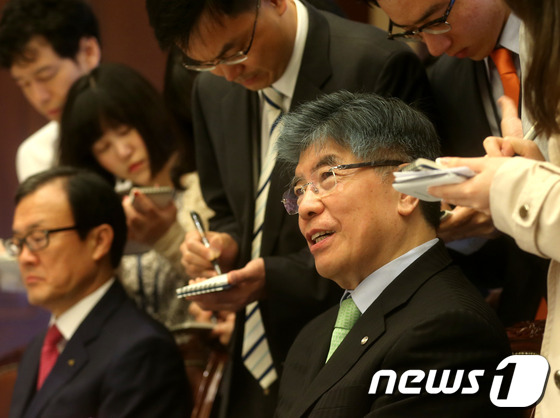 김중수 한국은행 총재가 22일 오전 서울 중구 남대문로1가 한국은행에서 열린 금융협의회에서 모두발언을 하고 있다. 2013.5.22 머니투데이/뉴스1