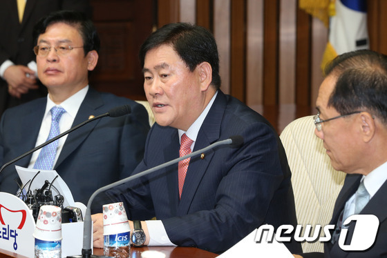 (서울=뉴스1) 송원영 기자 = 최경환 새누리당 원내대표가 22일 오전 서울 여의도 국회에서 열린 최고중진연석회의에서 발언을 하고 있다. 2013.5.22/뉴스1