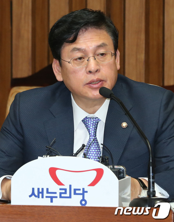 (서울=뉴스1) 송원영 기자 = 정우택 새누리당 최고위원이 22일 오전 서울 여의도 국회에서 열린 최고중진연석회의에서 발언을 하고 있다. 2013.5.22/뉴스1