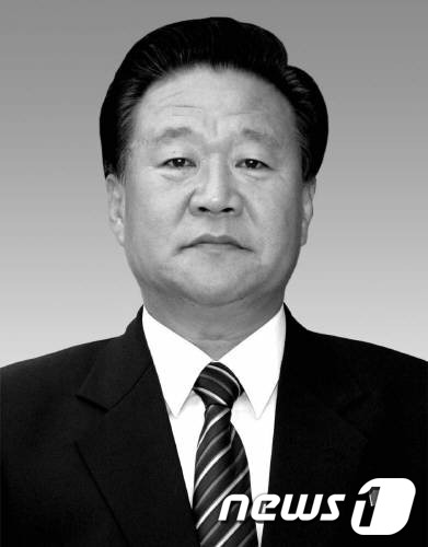 북한 김정은 국방위원회 제1위원장의 중국 특사로 22일 오전 평양을 출발해 방중한 것으로 알려진 최룡해 인민군 총정치국장. 2013.5.22/뉴스1