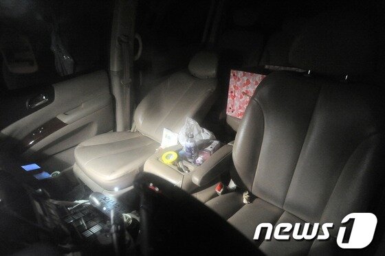 본문 이미지 - 윤씨가 숨졌던 손호영씨의 차량 내부. © News1