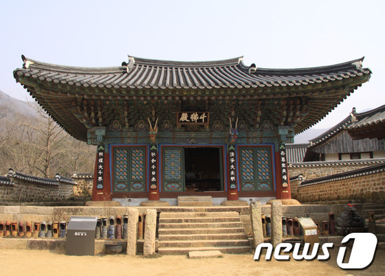 (서울=뉴스1) 김보영  = 문화재청은 시도유형문화재 중 역사적, 예술적, 건축적 가치가 크다고 인정된 남양주 수종사 오층석탑과 해남 대흥사 천불전을 각각 국가지정 문화재인 보물로 …