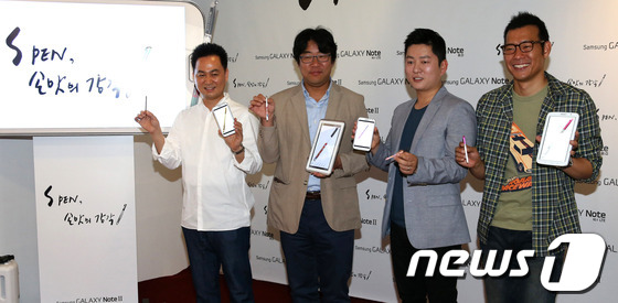 23일 오전 서울 서초구 예술의전당 한가람 디자인 미술관에서 열린 'S pen, 손맛의 감각'展 오프닝 행사에서 가수 김진표, 셰프 강레오, 건축가 이현욱, 쥬얼리 디자이너 홍성민 …