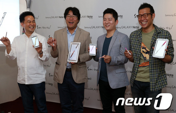 23일 오전 서울 서초구 예술의전당 한가람 디자인 미술관에서 열린 'S pen, 손맛의 감각'展 오프닝 행사에서 가수 김진표, 셰프 강레오, 건축가 이현욱, 쥬얼리 디자이너 홍성민 …
