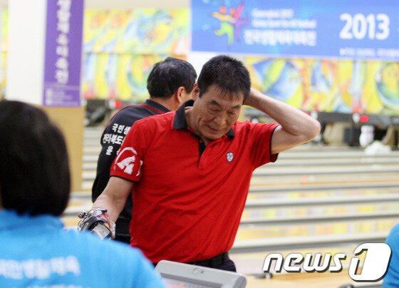본문 이미지 - 23일 경북 안동고등학교 체육관에서는 전국생활체육대축전 당구종목이 펼쳐졌다./사진제공=안동시청 © News1 