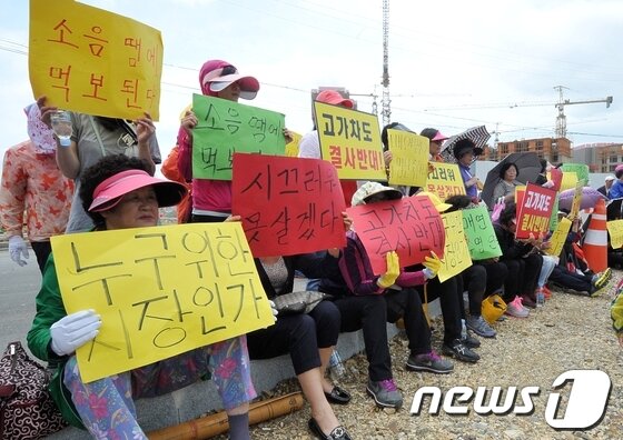 본문 이미지 - 삼익세라믹 아파트 입주민들은 서동고가차도가 건립될 경우 소음과 분진 피해가 우려된다며 반발하고 있다. © News1 노화정 기자  